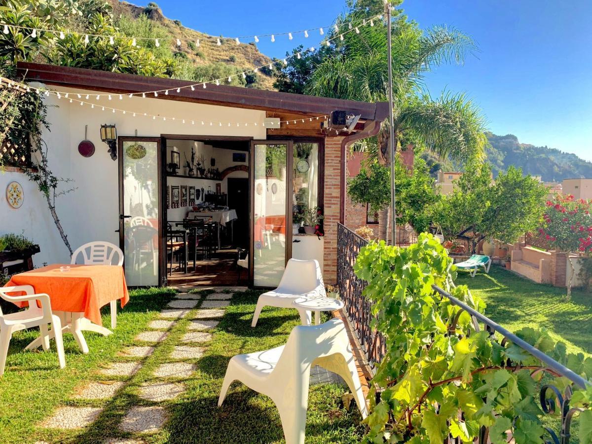 B&B Villa Vittoria Giardini Naxos Exterior photo
