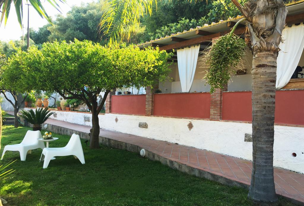 B&B Villa Vittoria Giardini Naxos Exterior photo