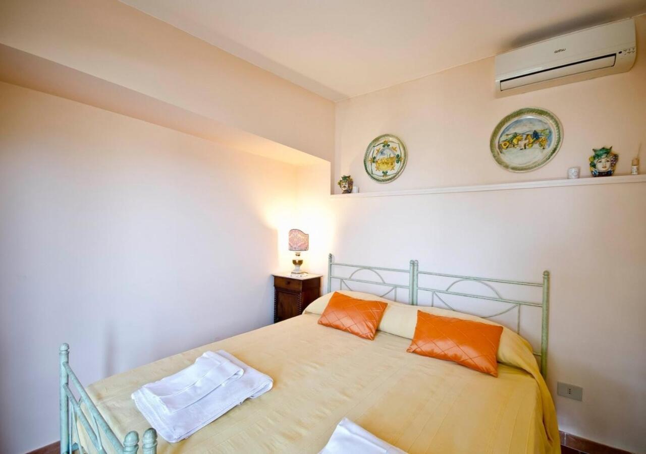 B&B Villa Vittoria Giardini Naxos Exterior photo