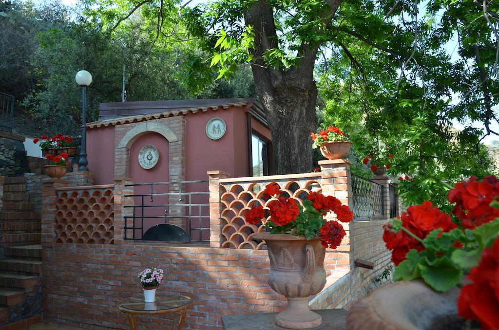 B&B Villa Vittoria Giardini Naxos Exterior photo