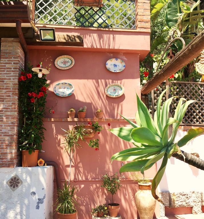 B&B Villa Vittoria Giardini Naxos Exterior photo